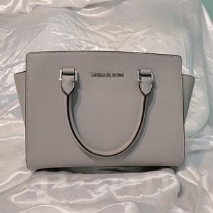 Michael Kors Selma Medium gray bag
